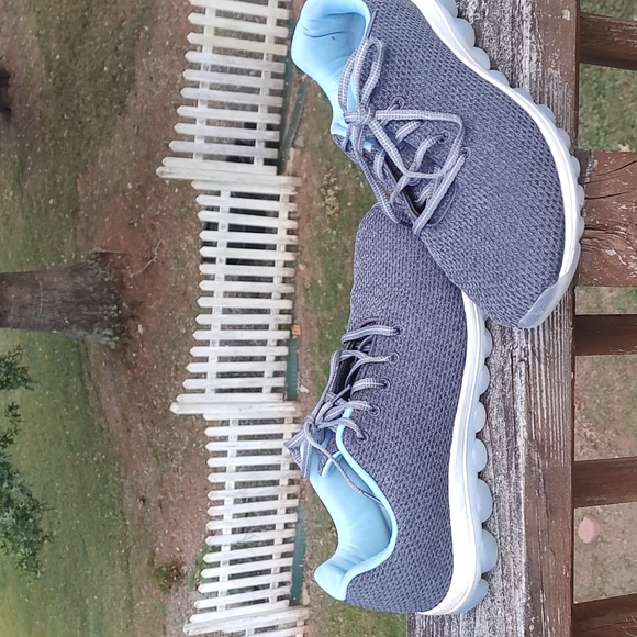 Avia Running Shoes - Picture 2 of 10